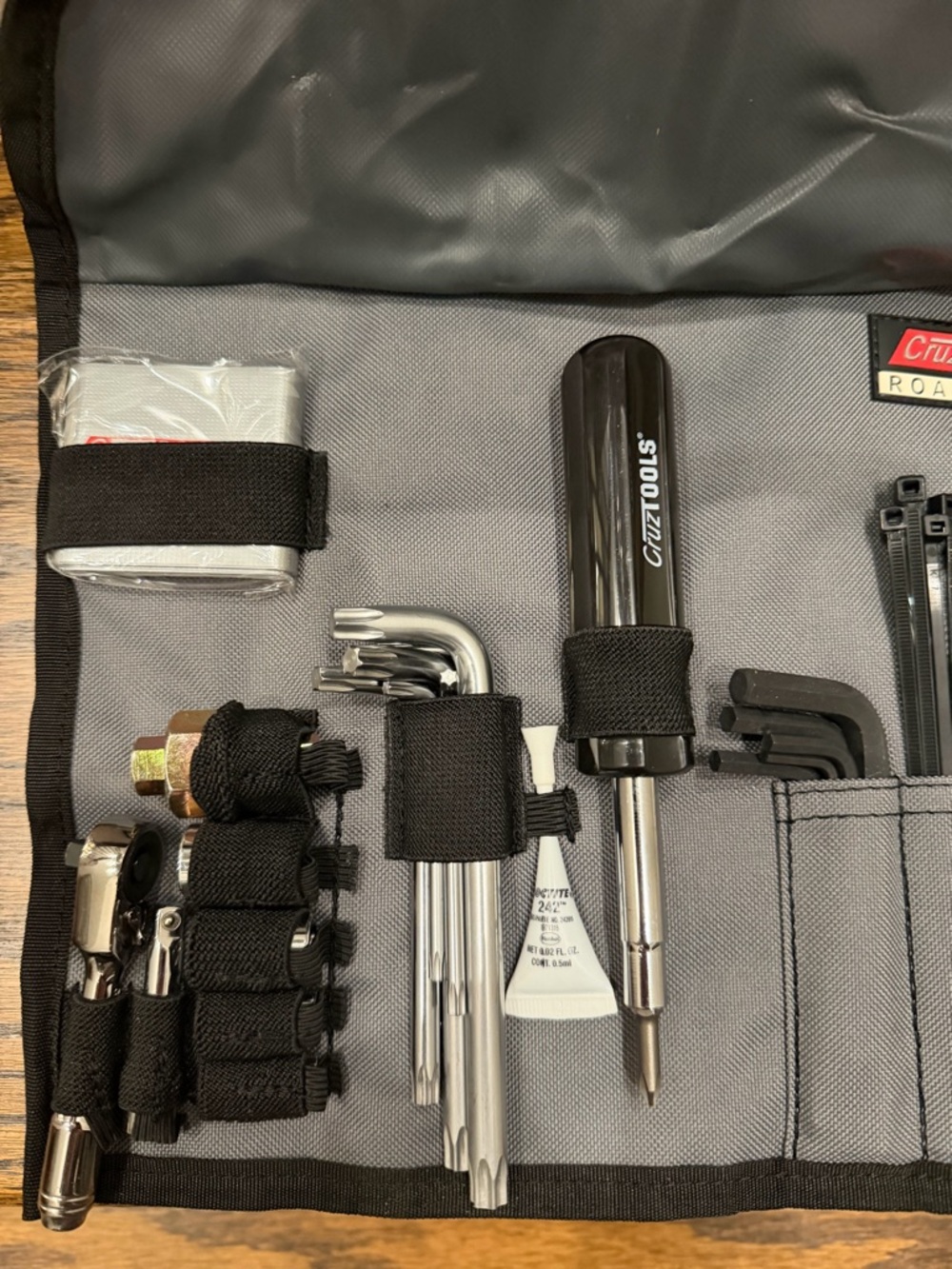 CruzTools RoadTech Hand Tools in Heavy-Duty, Roll-Up Pouch - BMW - Picture 4 of 6